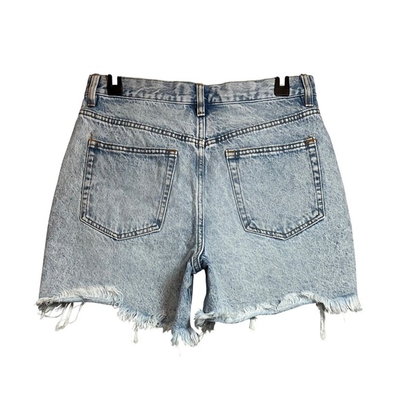 FashionNova Crossover High Rise, Light Wash Jean Shorts, Size 7 - Picture 2 of 6